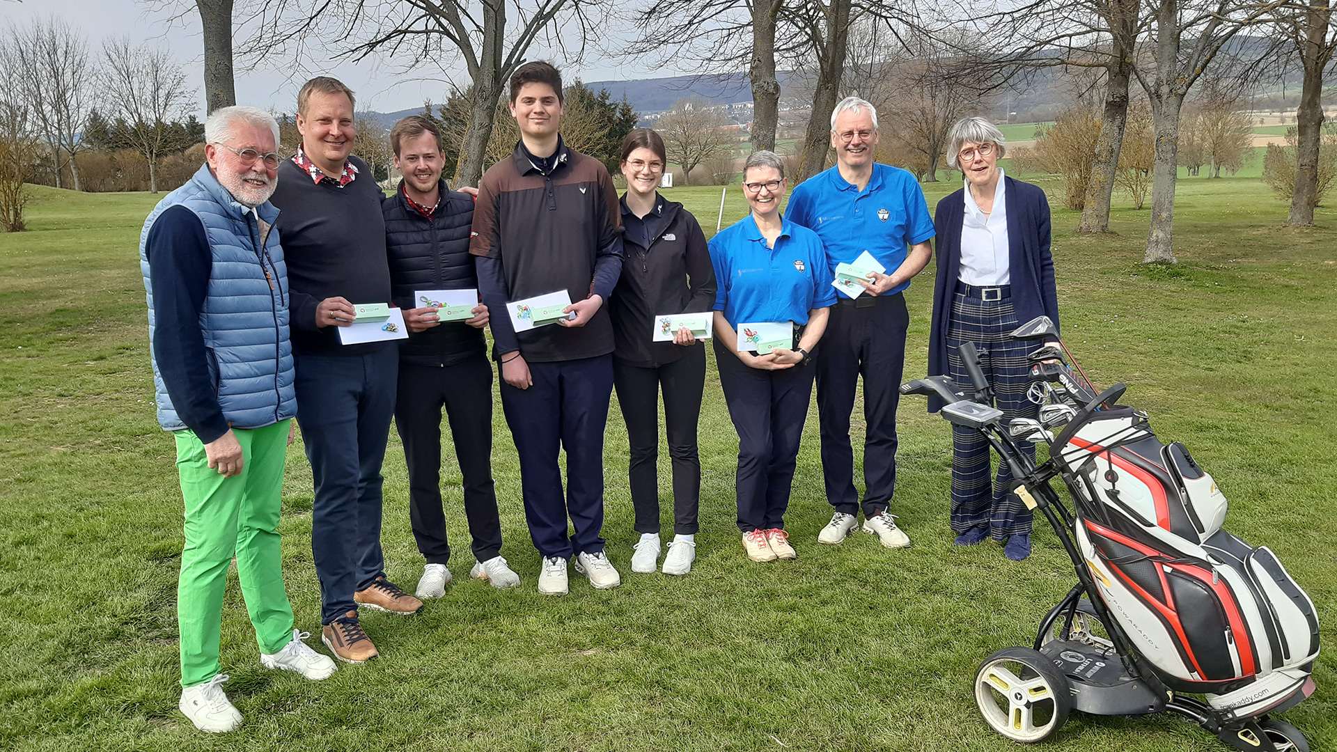 Traditioneller Turnierauftakt mit Ostervierer bei bestem Golfwetter