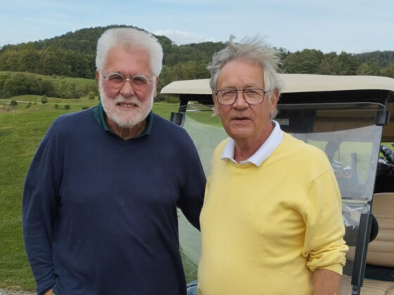 Geburtstagsfeier mit Golfball und Golfschläger